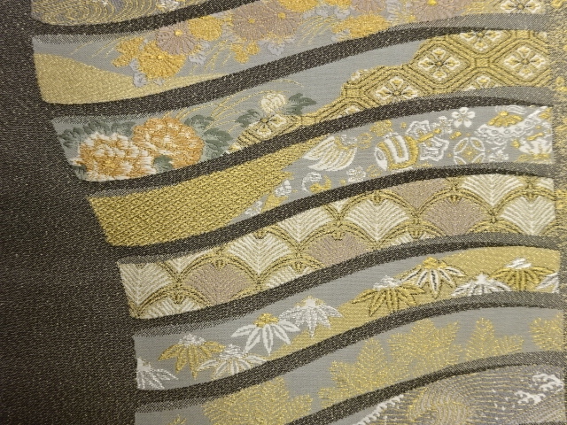  草花に変わり横縞模様織出し袋帯